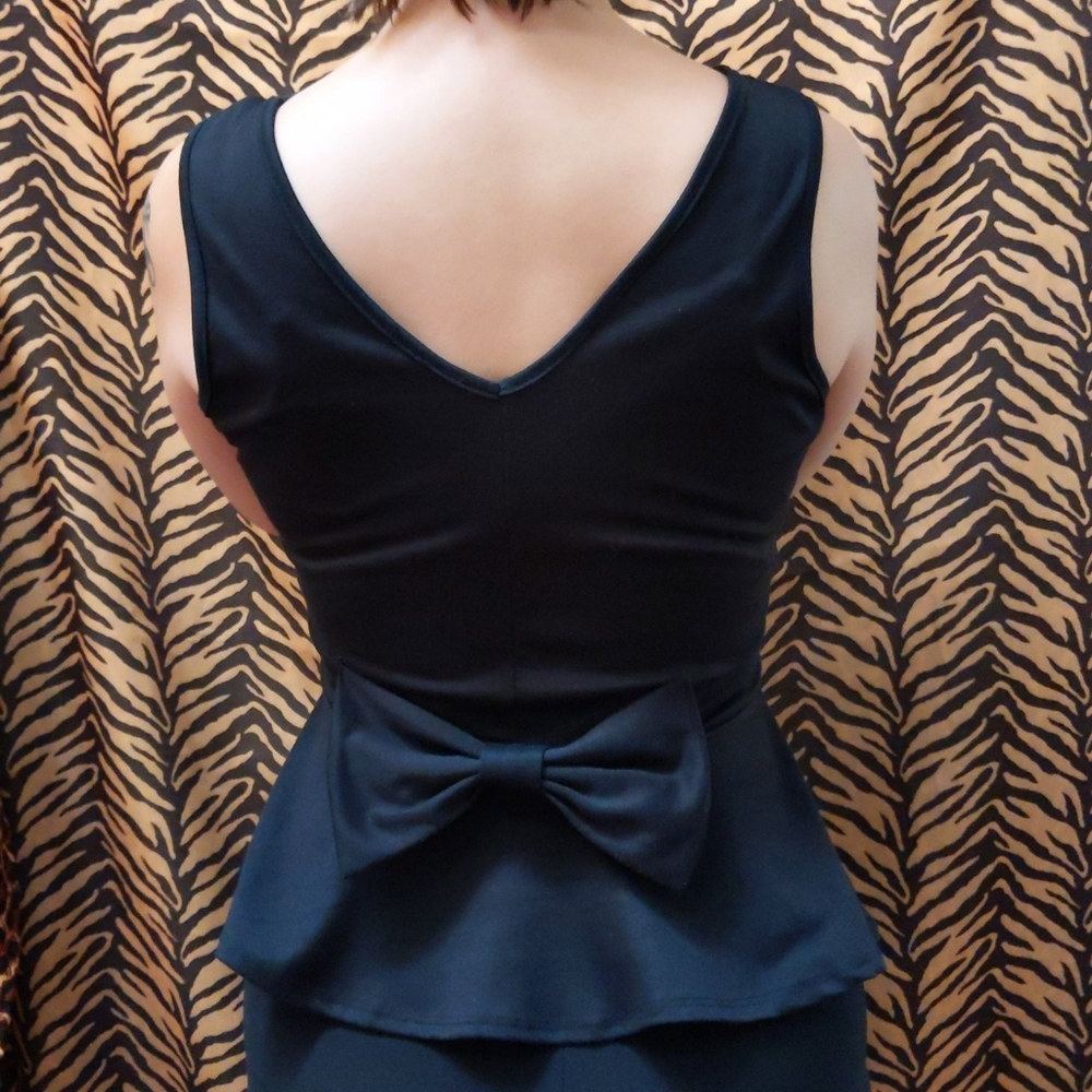 Black feminine sleeveless peplum size large